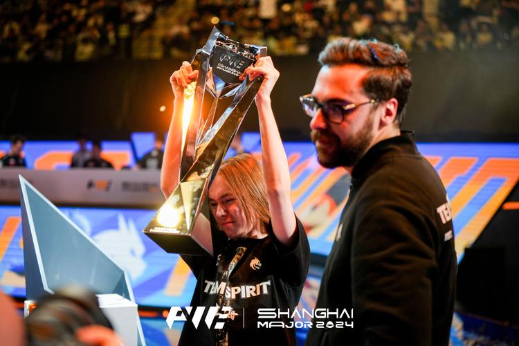 大魔王微笑霞羽刃五杀 王淞吸血鬼血腥三杀 微笑队先下一城